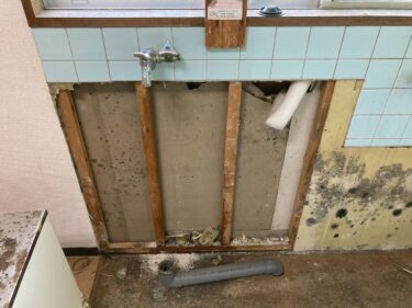 鶴見区にて　台所給水管修理